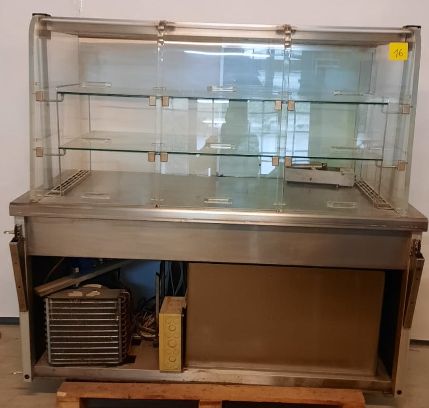 5016. Vitrine Kommode mit Kühlung