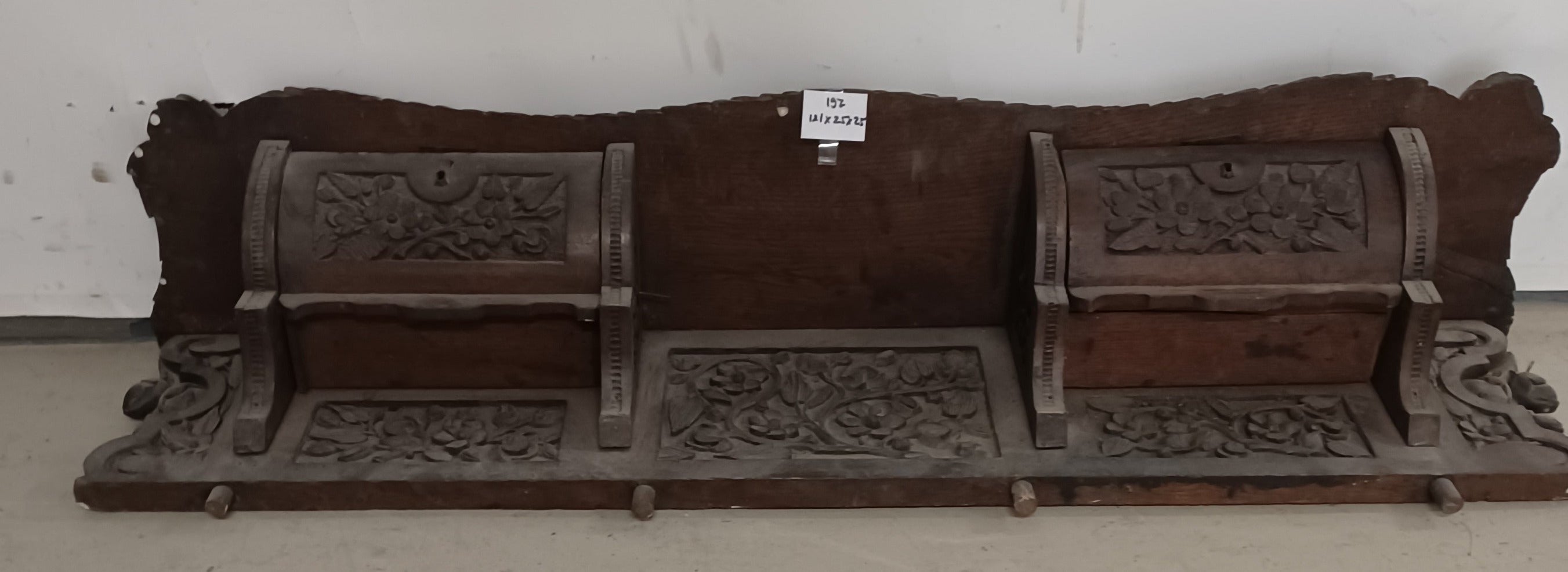 2197. Dekorelement Aufsatz