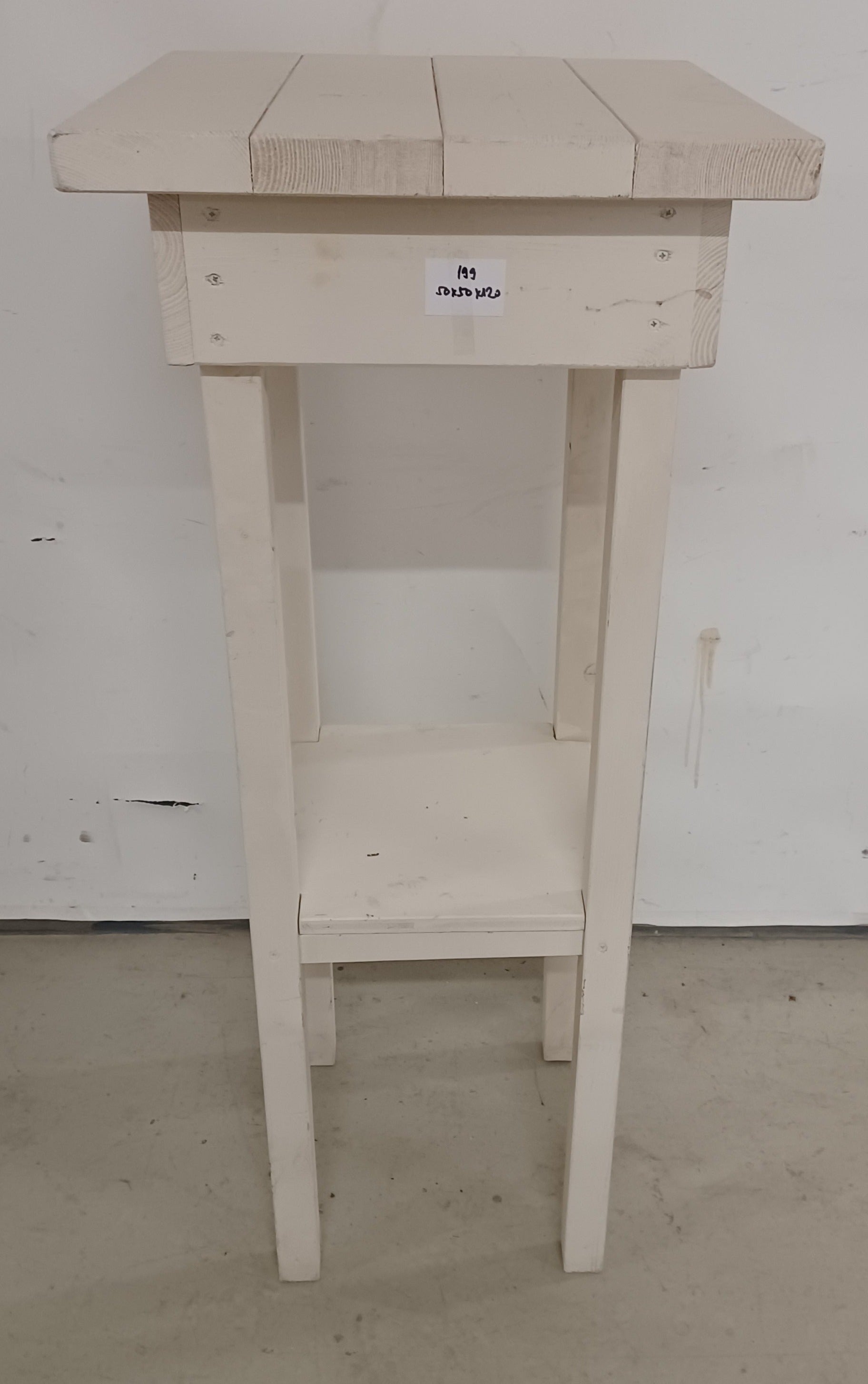 2199. Podest für Blumen