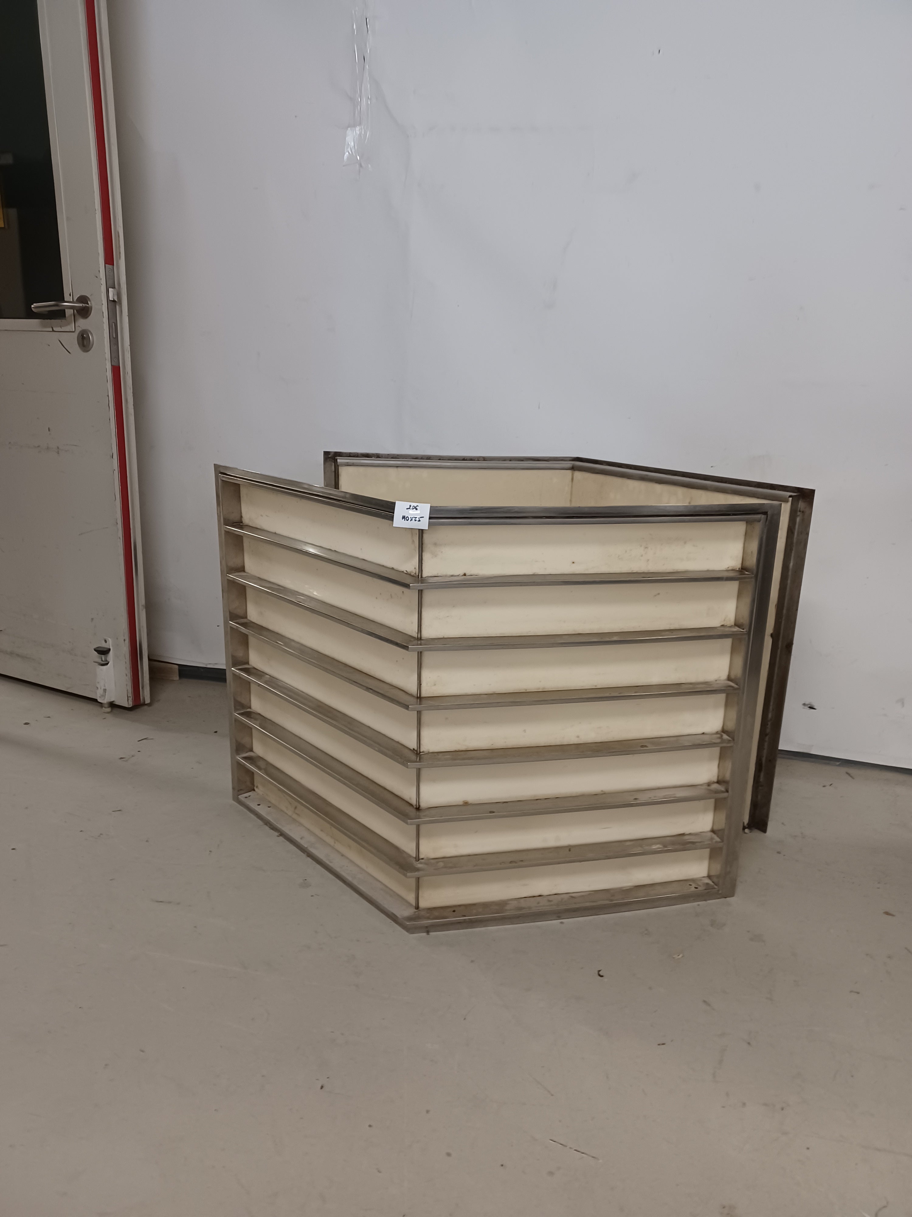 2206. Bar Verkleidung