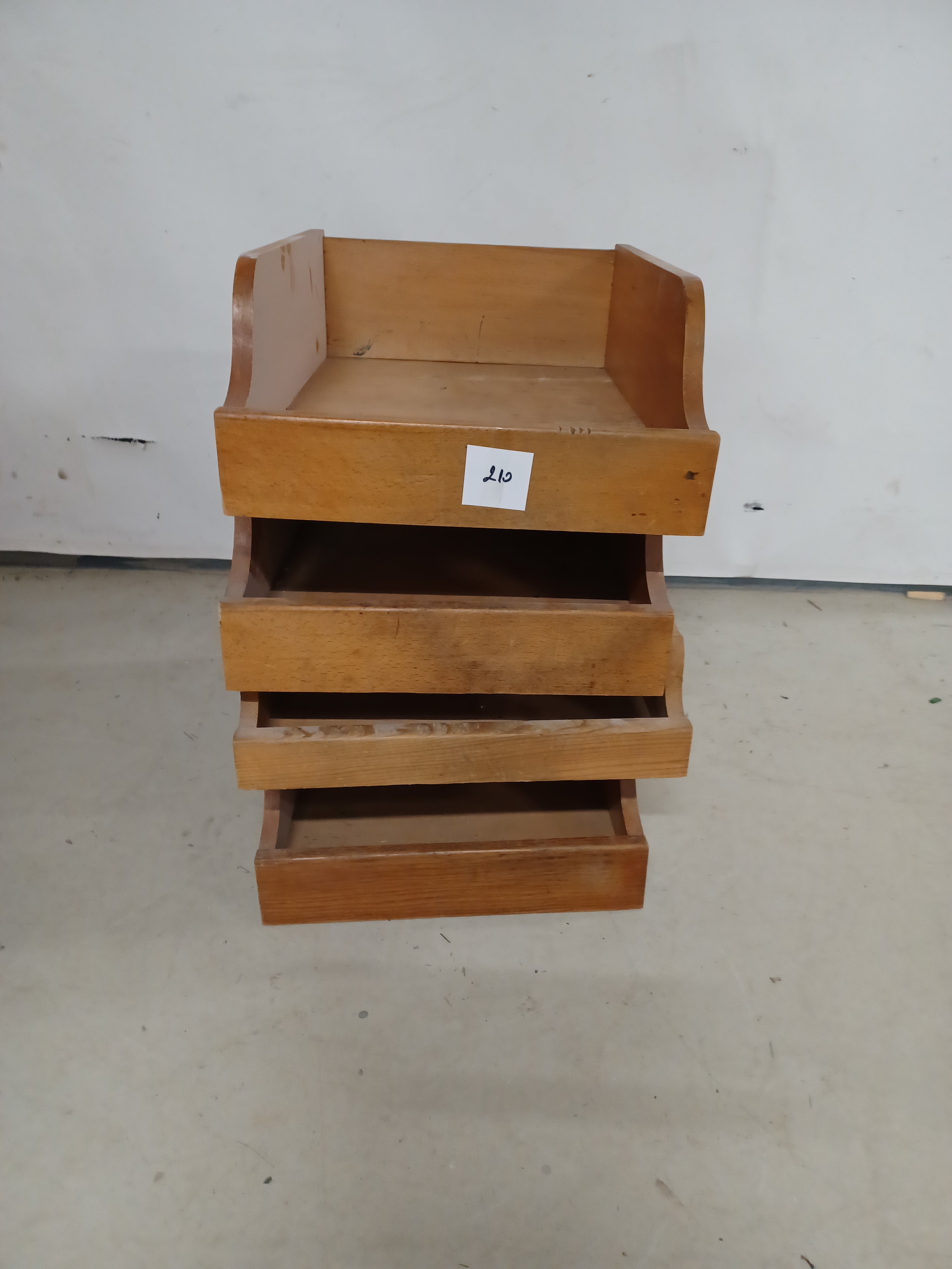 2210. Holzschubladen