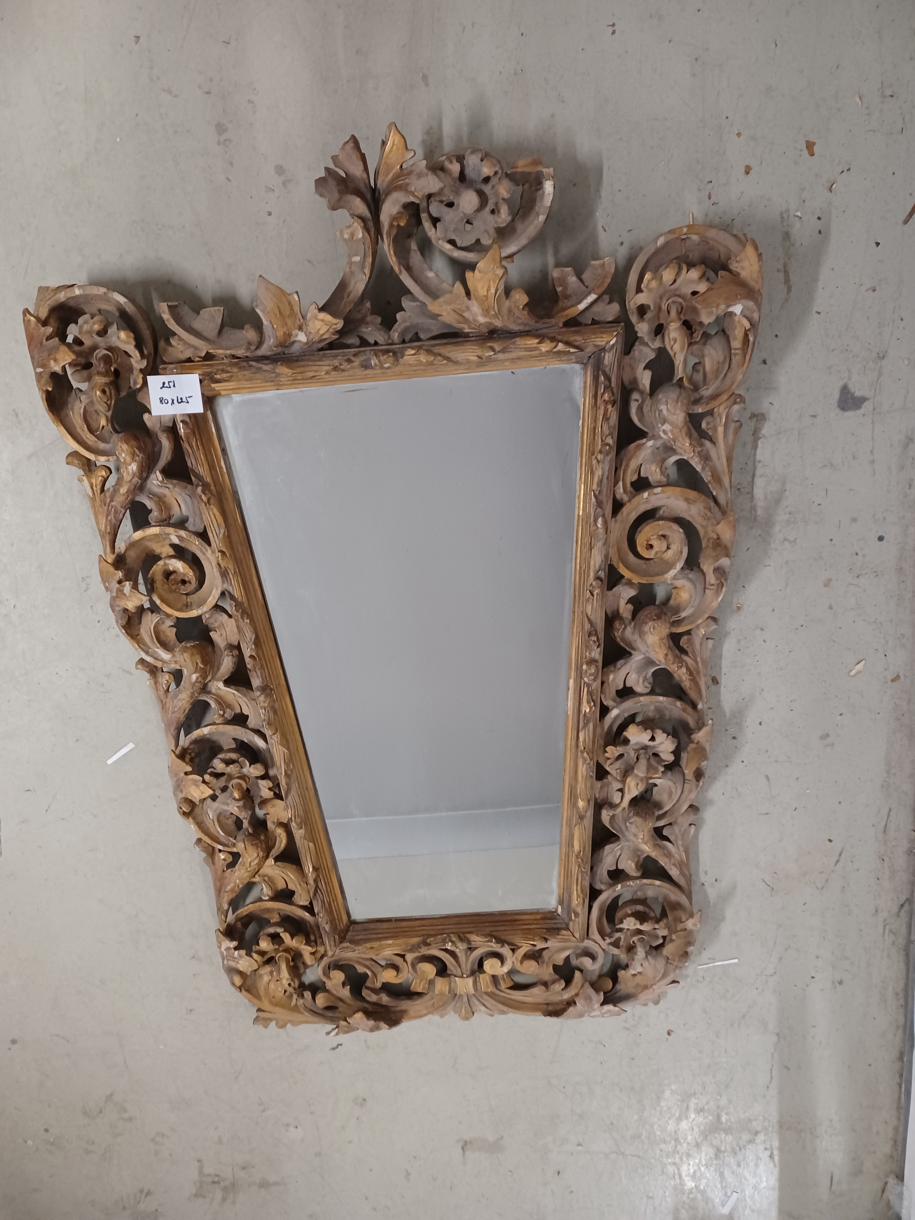 2251. Kassischer Spiegel