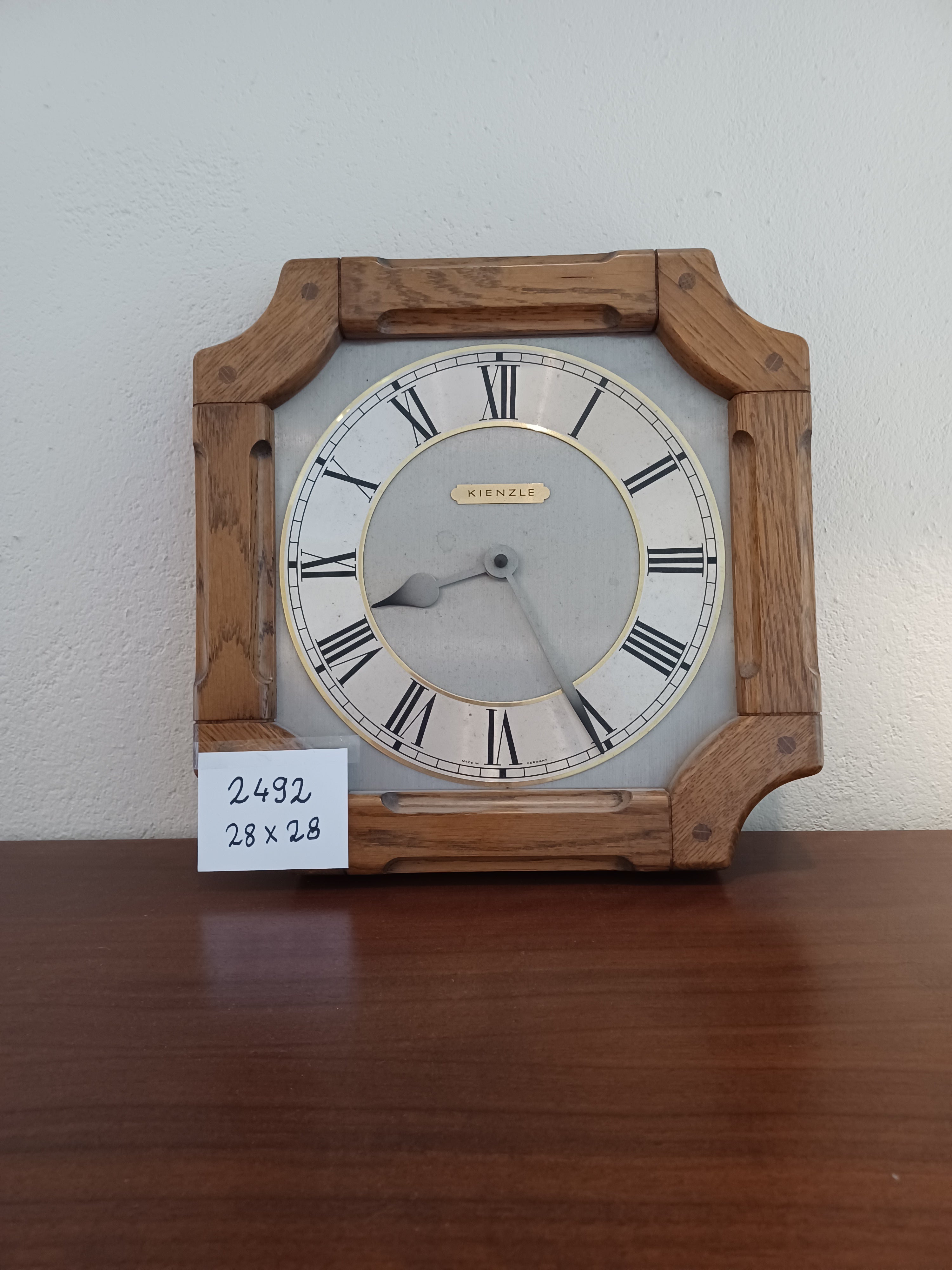 2492. Wanduhr