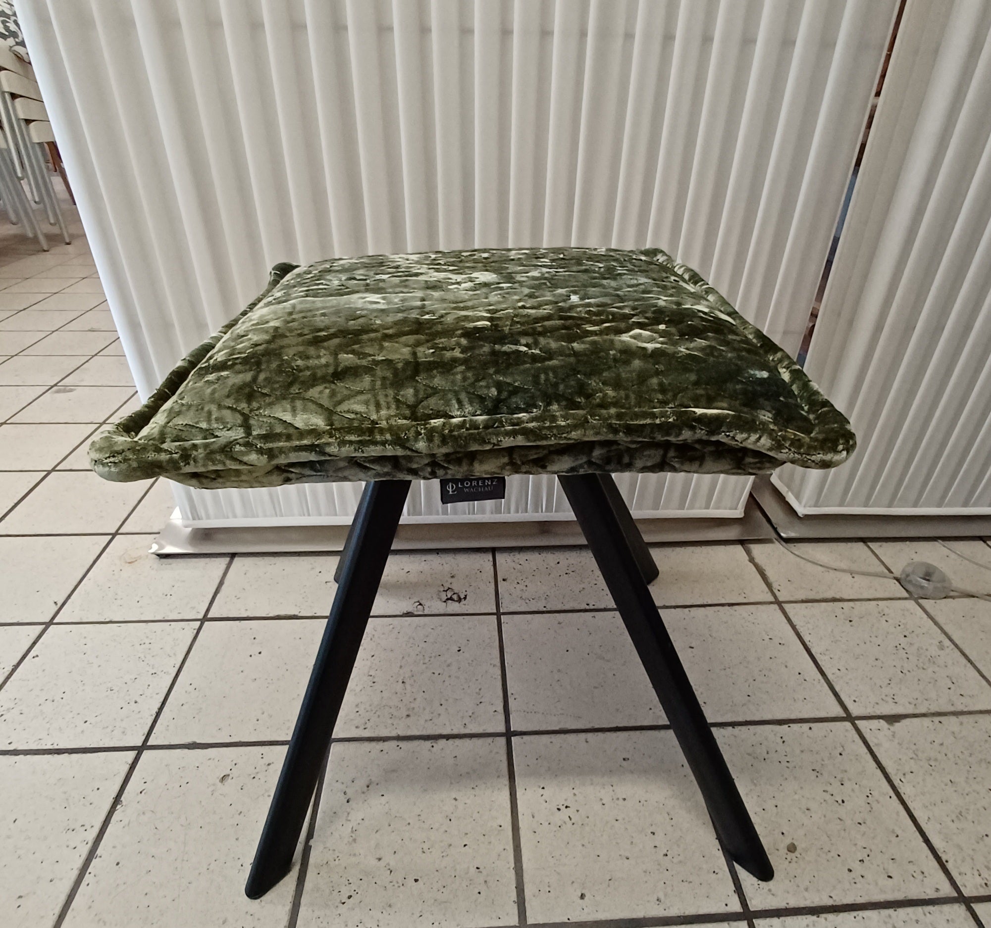 MG1989 Hocker