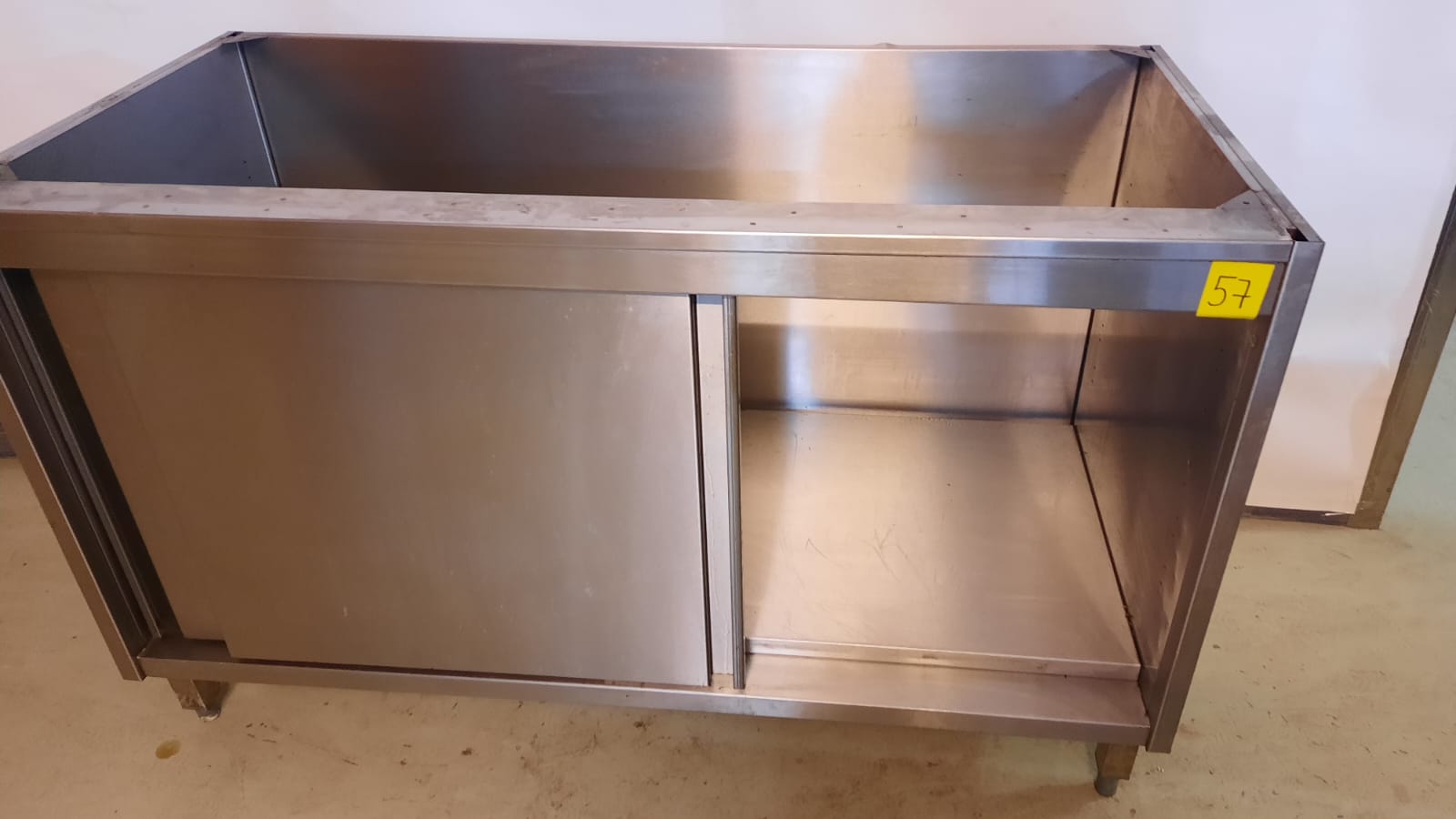 5057. Korpus leer mit 2 Schwenktüren