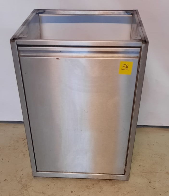 5058. Korpus leer mit Schwenktüren