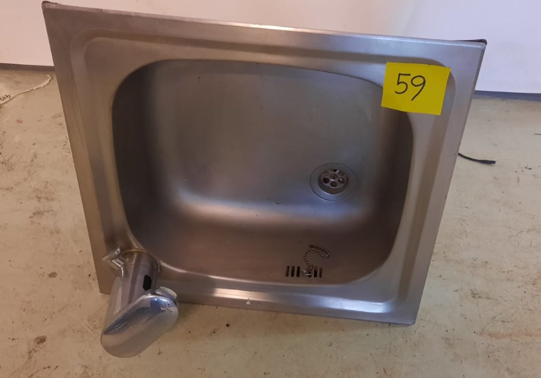 5059. Waschbecken mit Armatur