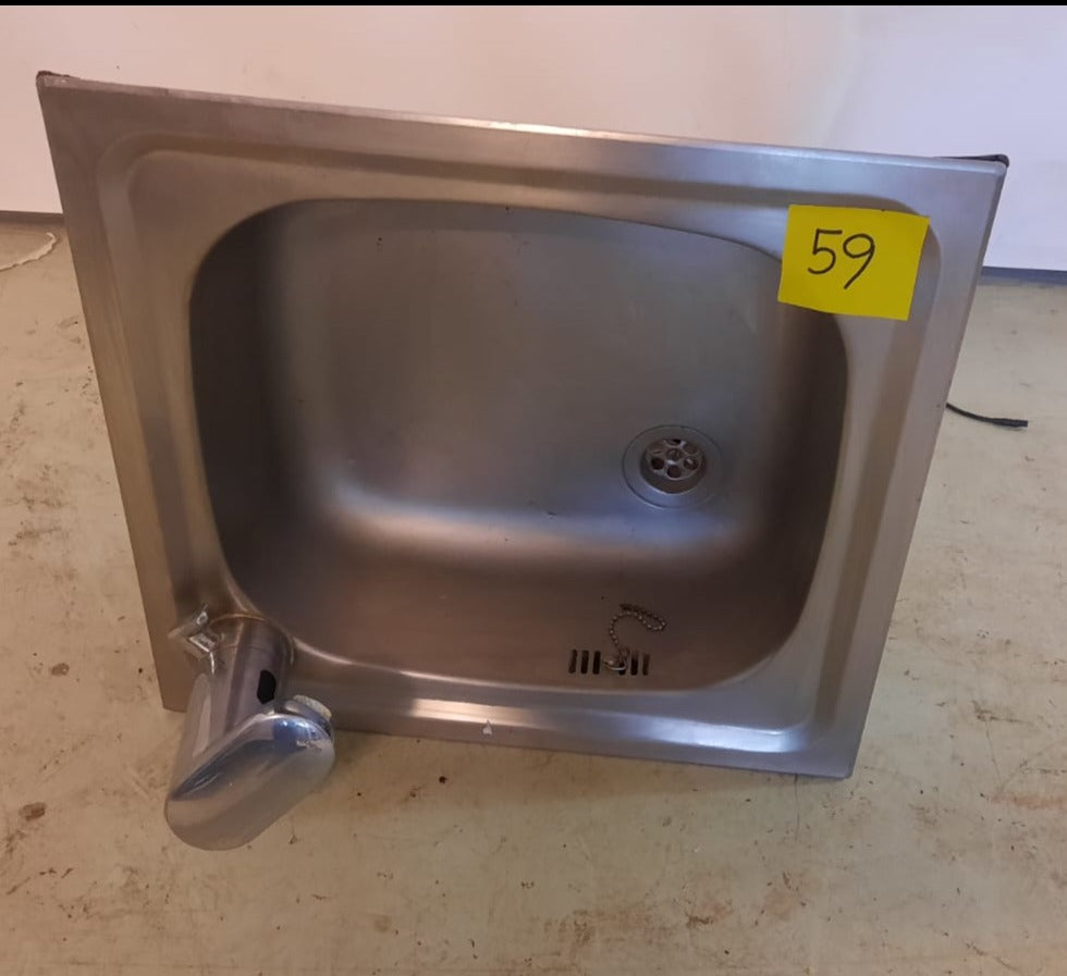 5060. Waschbecken mit Armatur