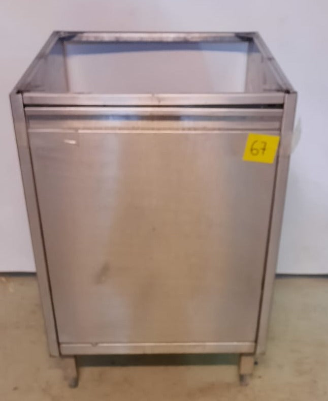 5067. Korpus mit Klappe