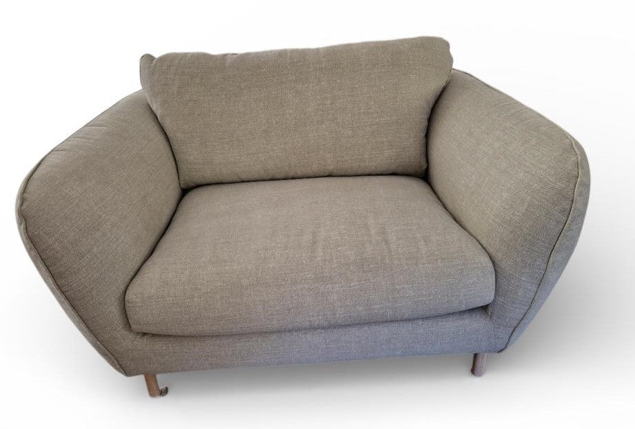 MG 1160 EMMA Lovechair