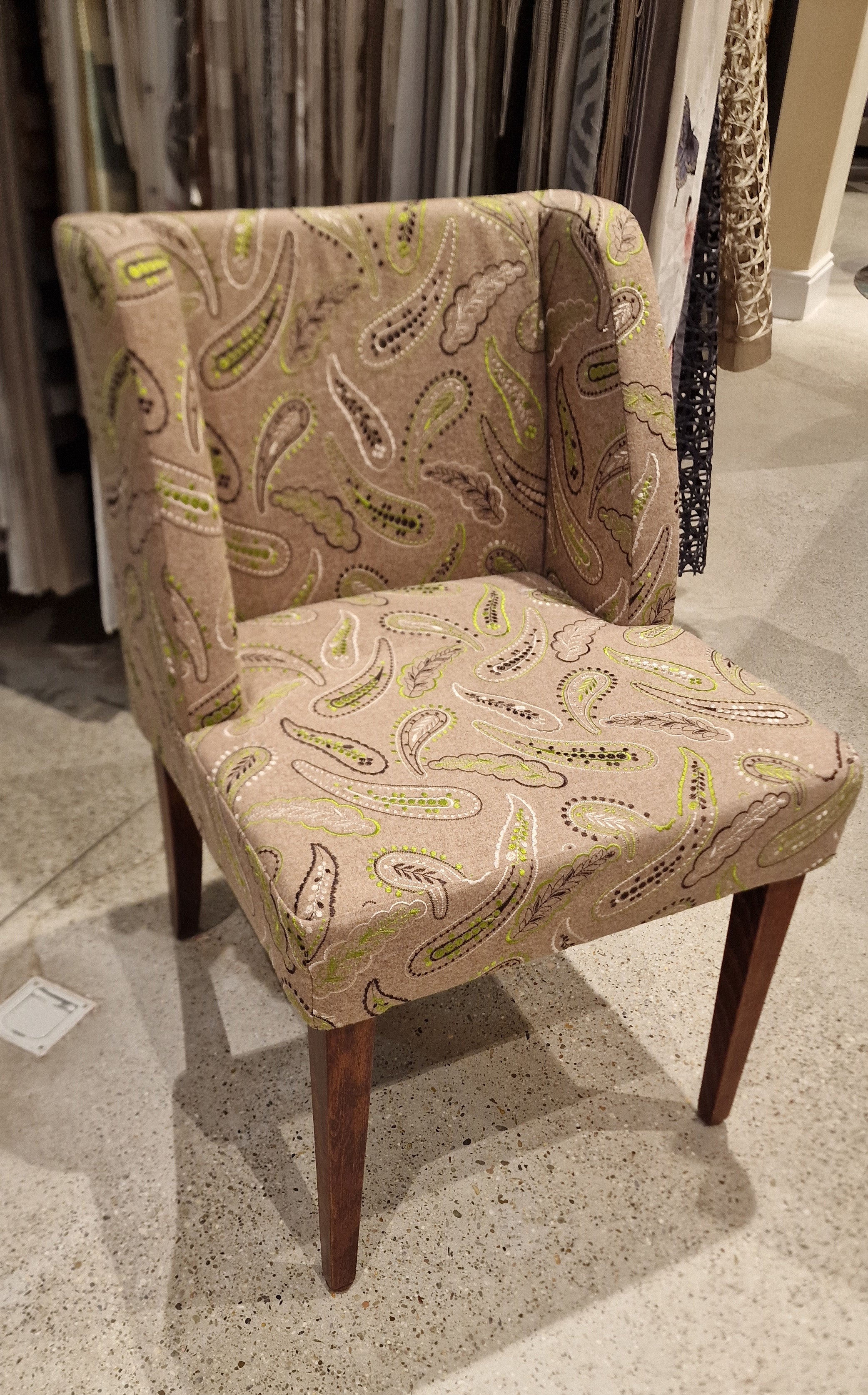 MG1328 Armlehnstuhl 2025