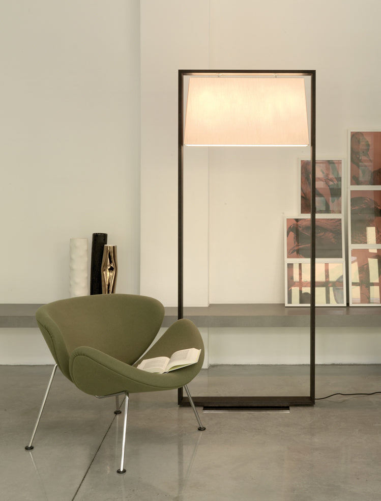 MG1369 Stehlampe 2024