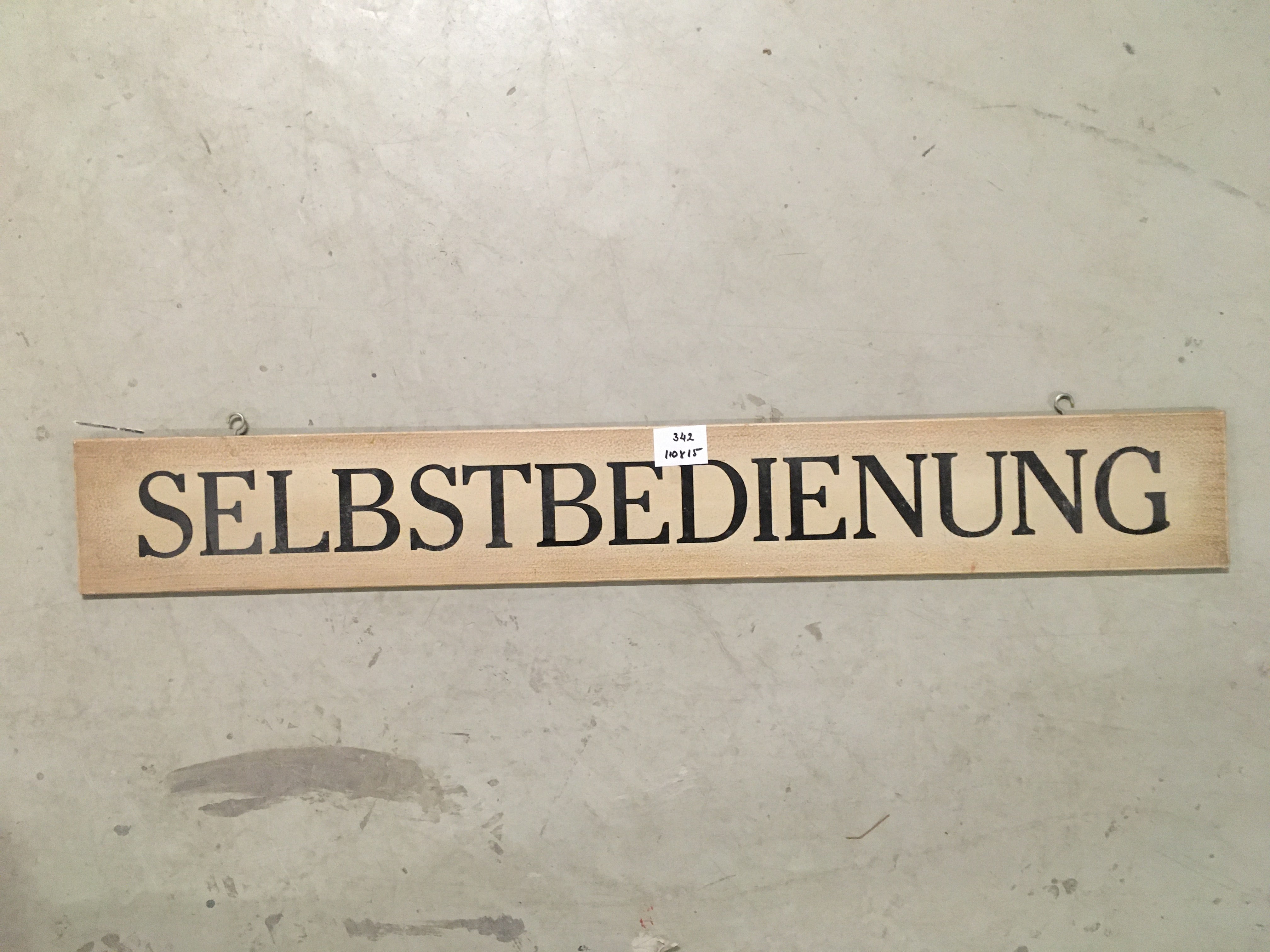 2342. Schild "Selbstbedienung"