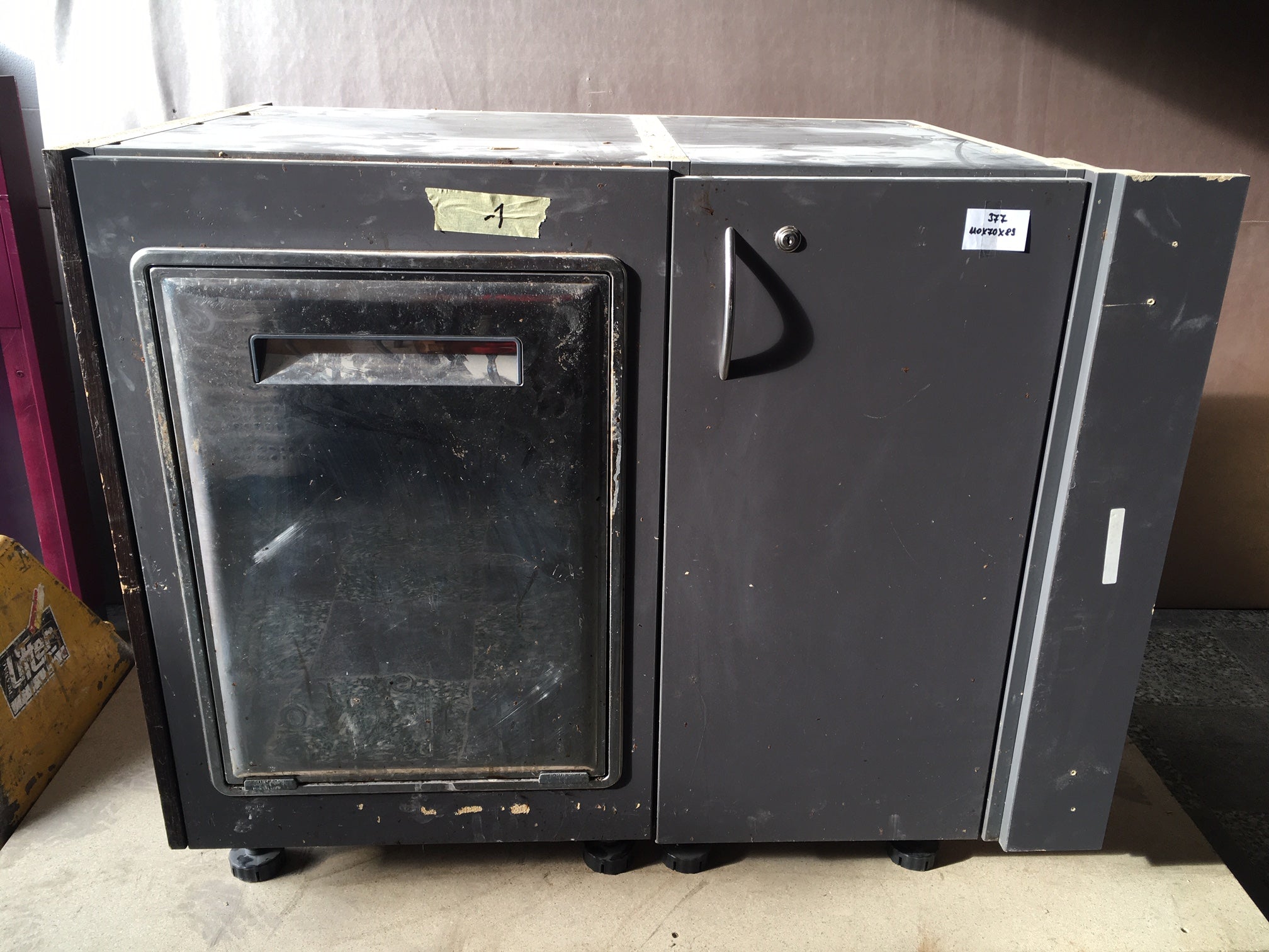 1377. Schrankelement mit Müllkippe Gastro