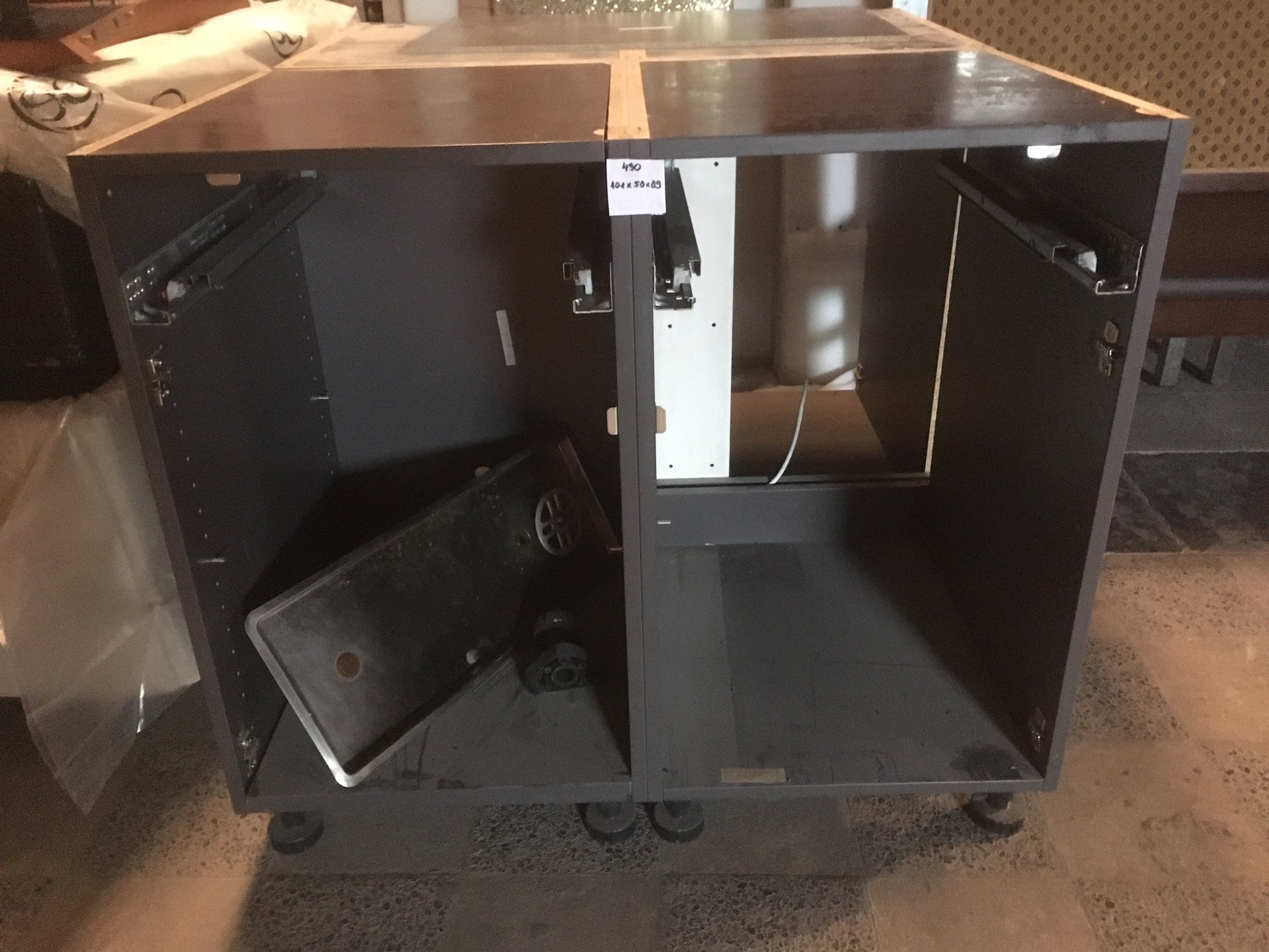 1430. Küchenschrank