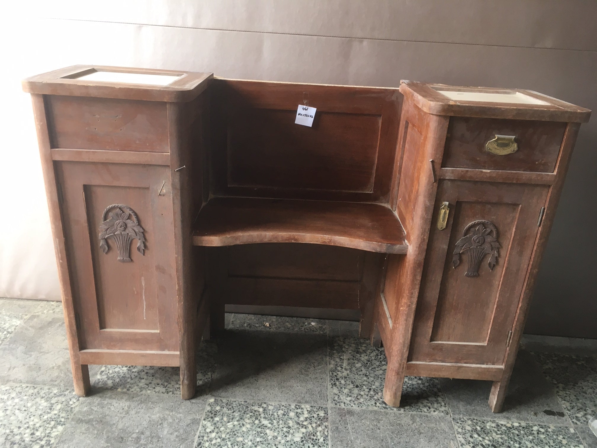 1441. Schminktisch, Kommode