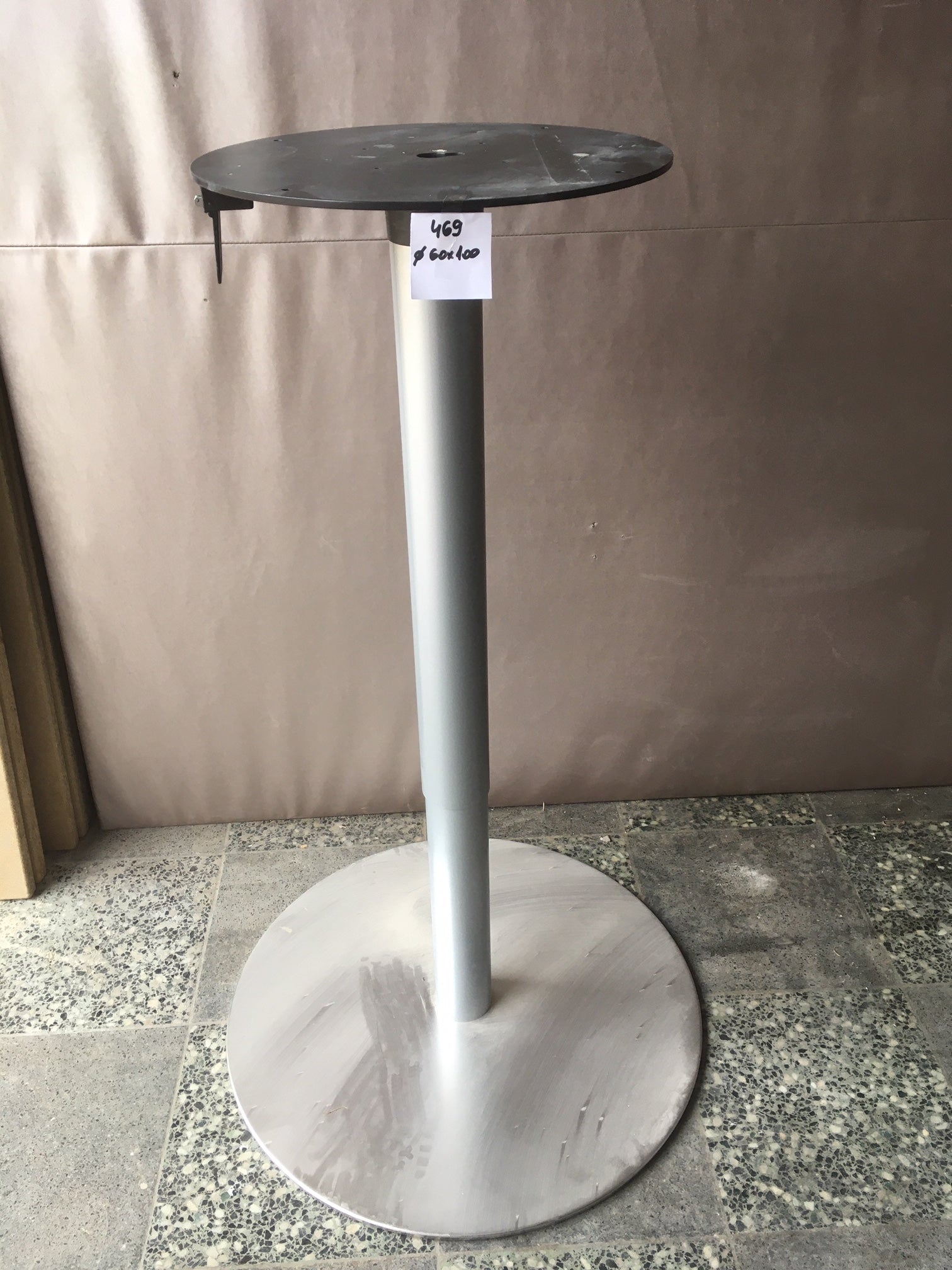 1469. Tischgestell für Stehtisch