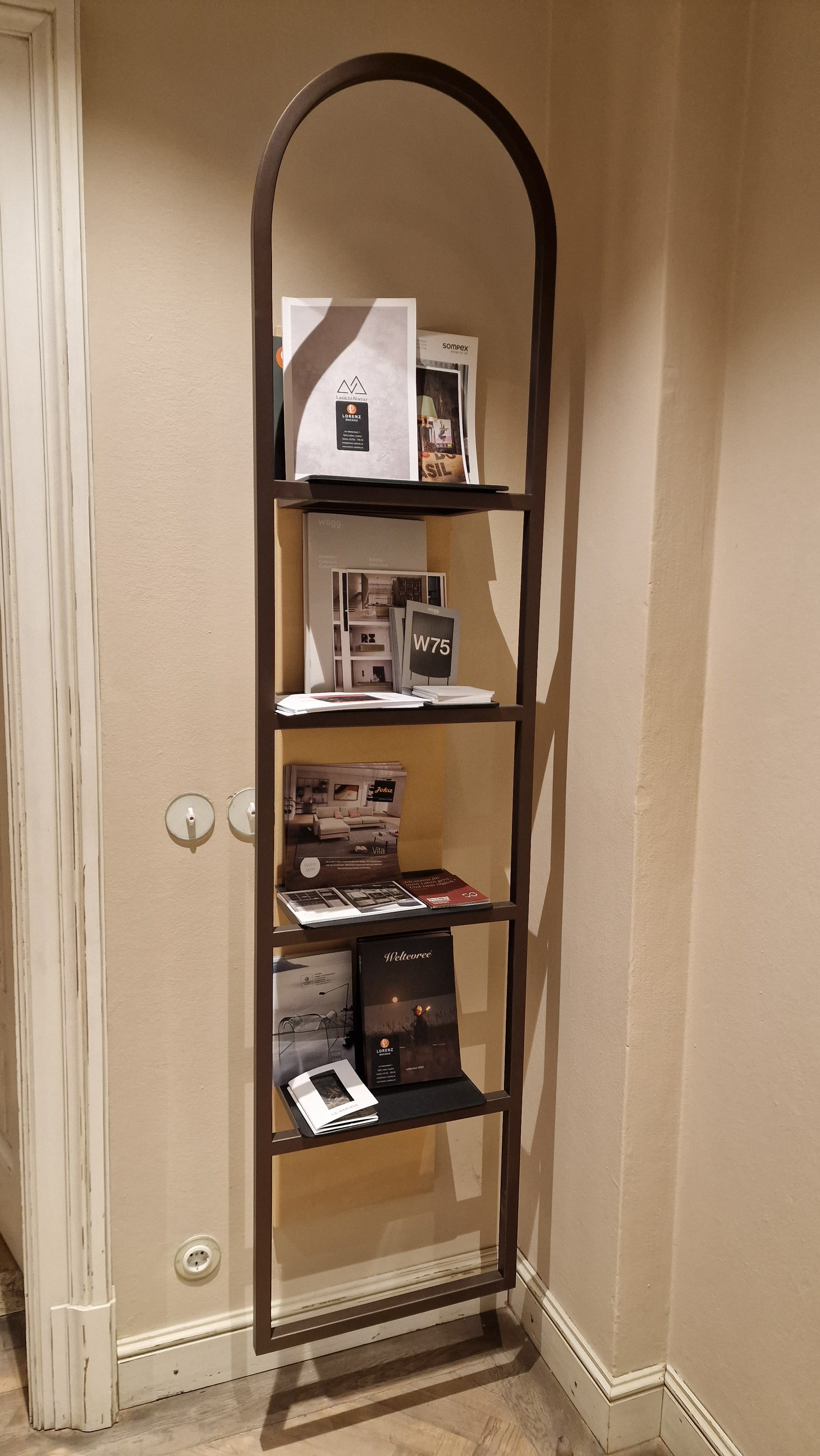 MG1329 Wandregal 2026