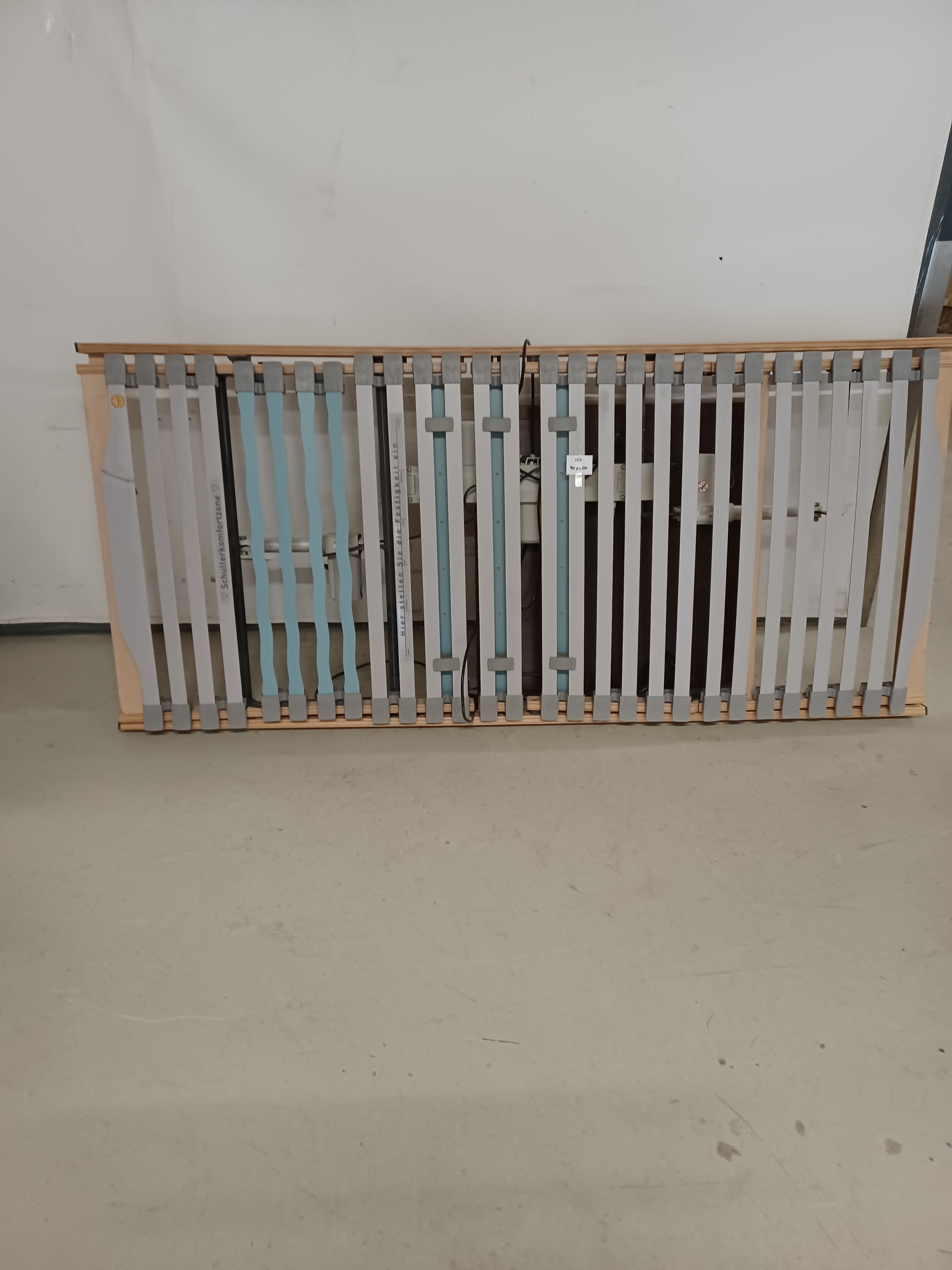 1150. Lattenrost mit Elektromotor