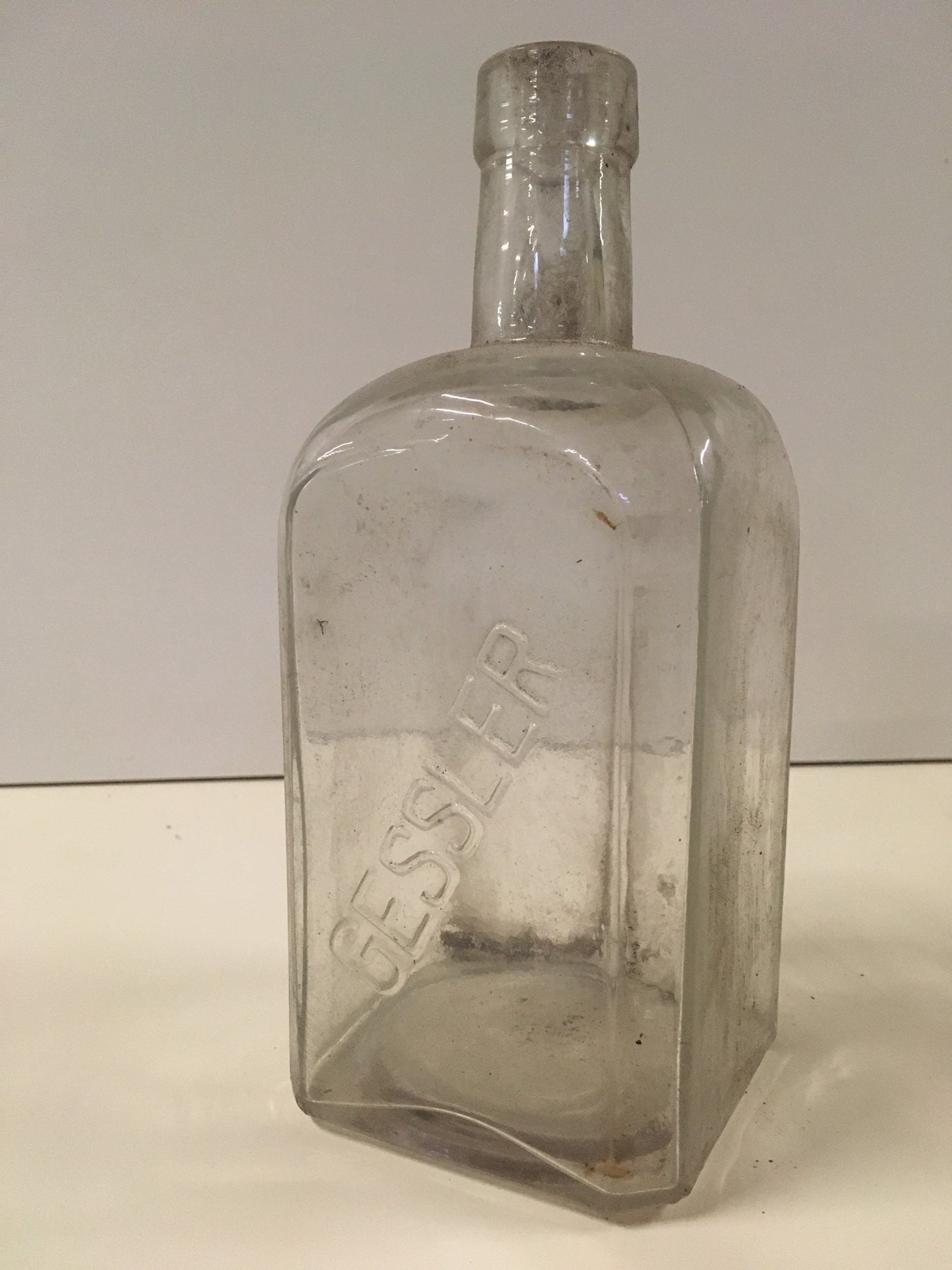 3017. Quadratische Flasche