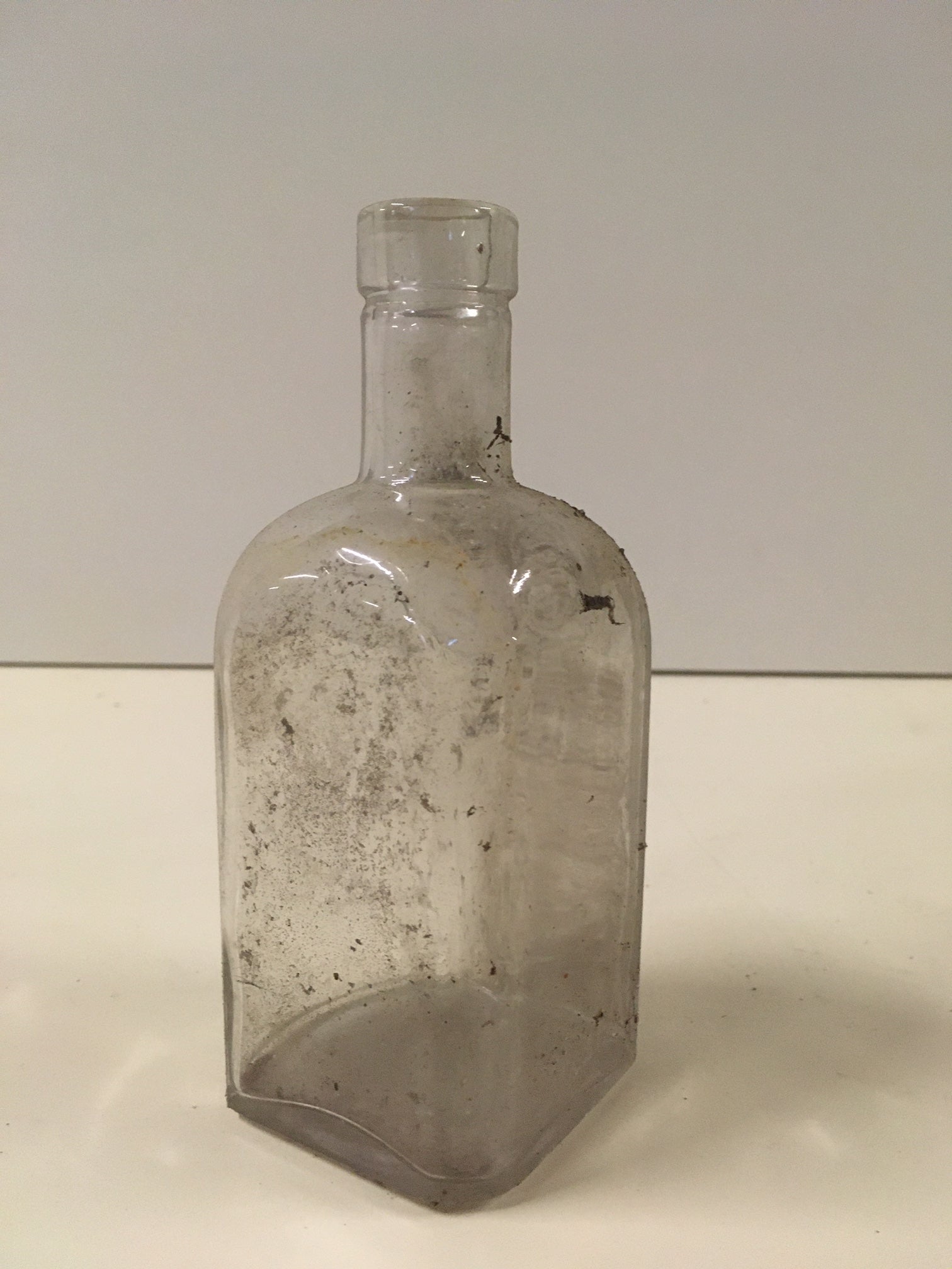 3021. Quadratische Flasche