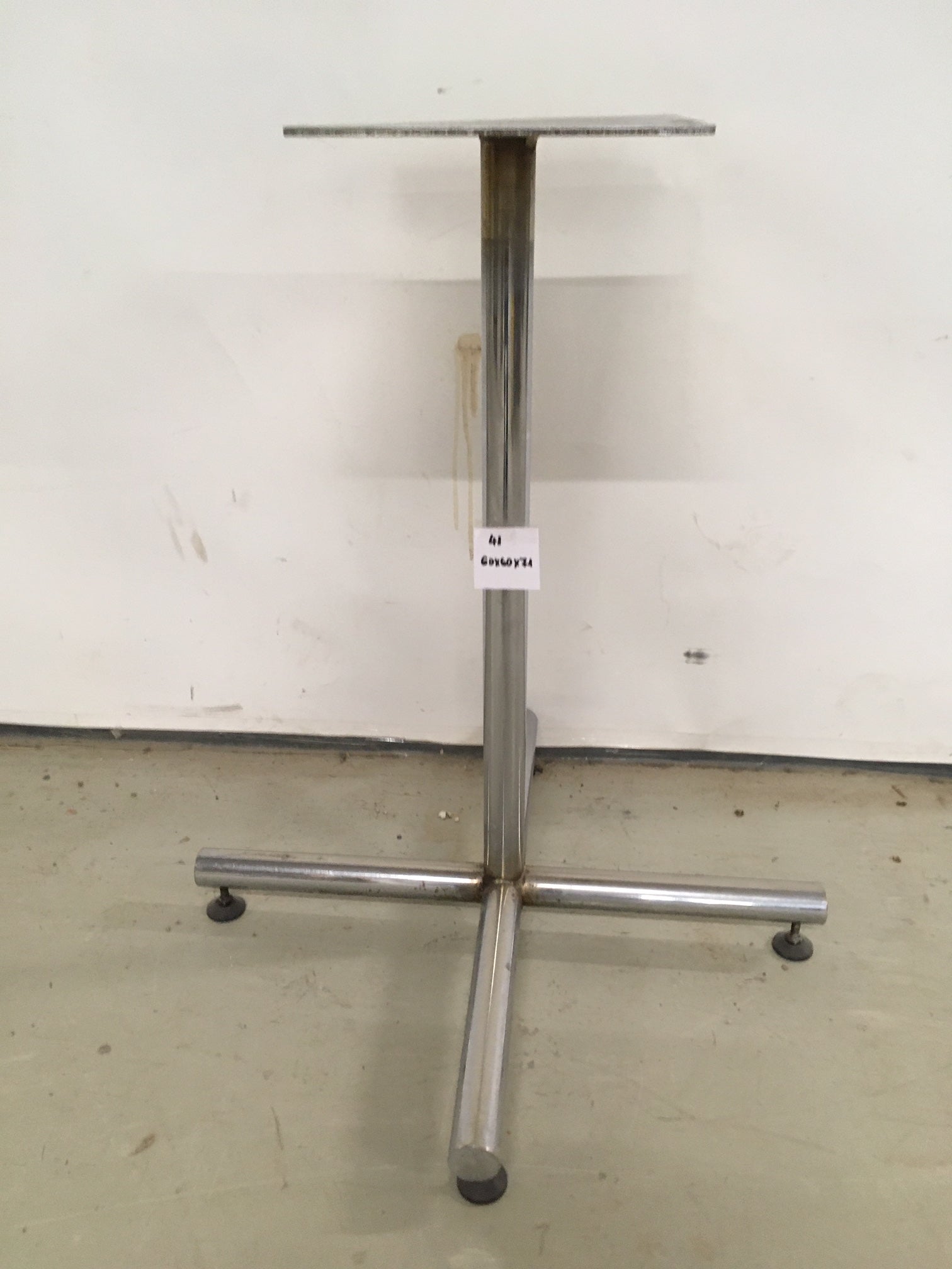 1041. Tischgestell