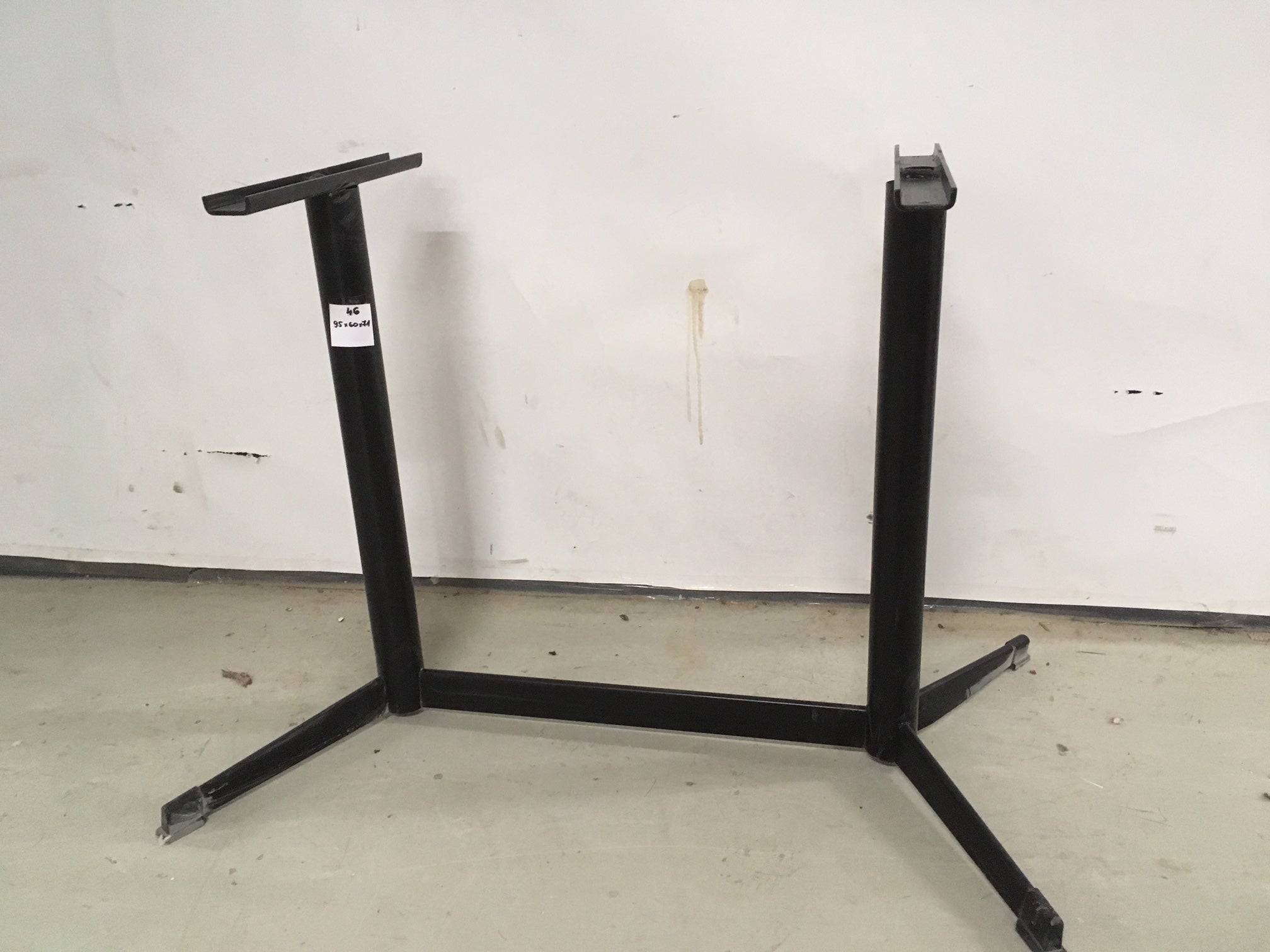 1045. Tischgestell