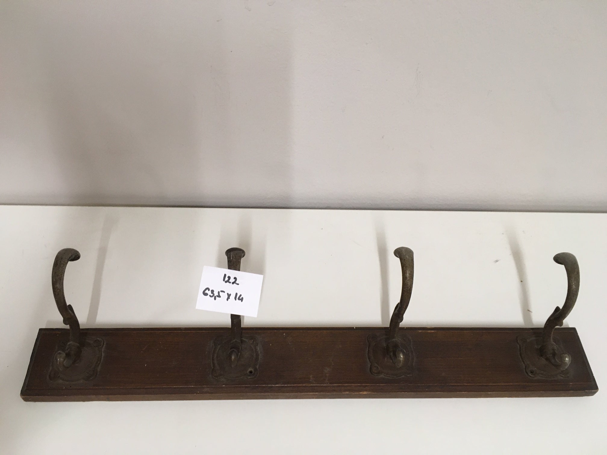 1020. Garderobenteil Hakenleiste