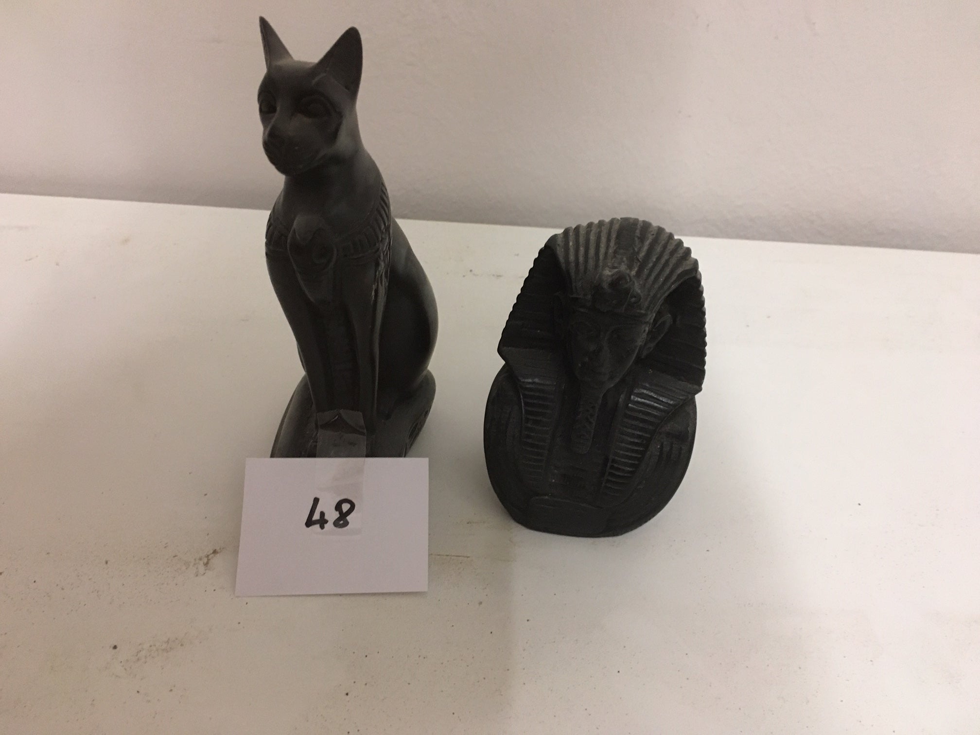 2048. Dekorfigur Katze und Tutanchamun