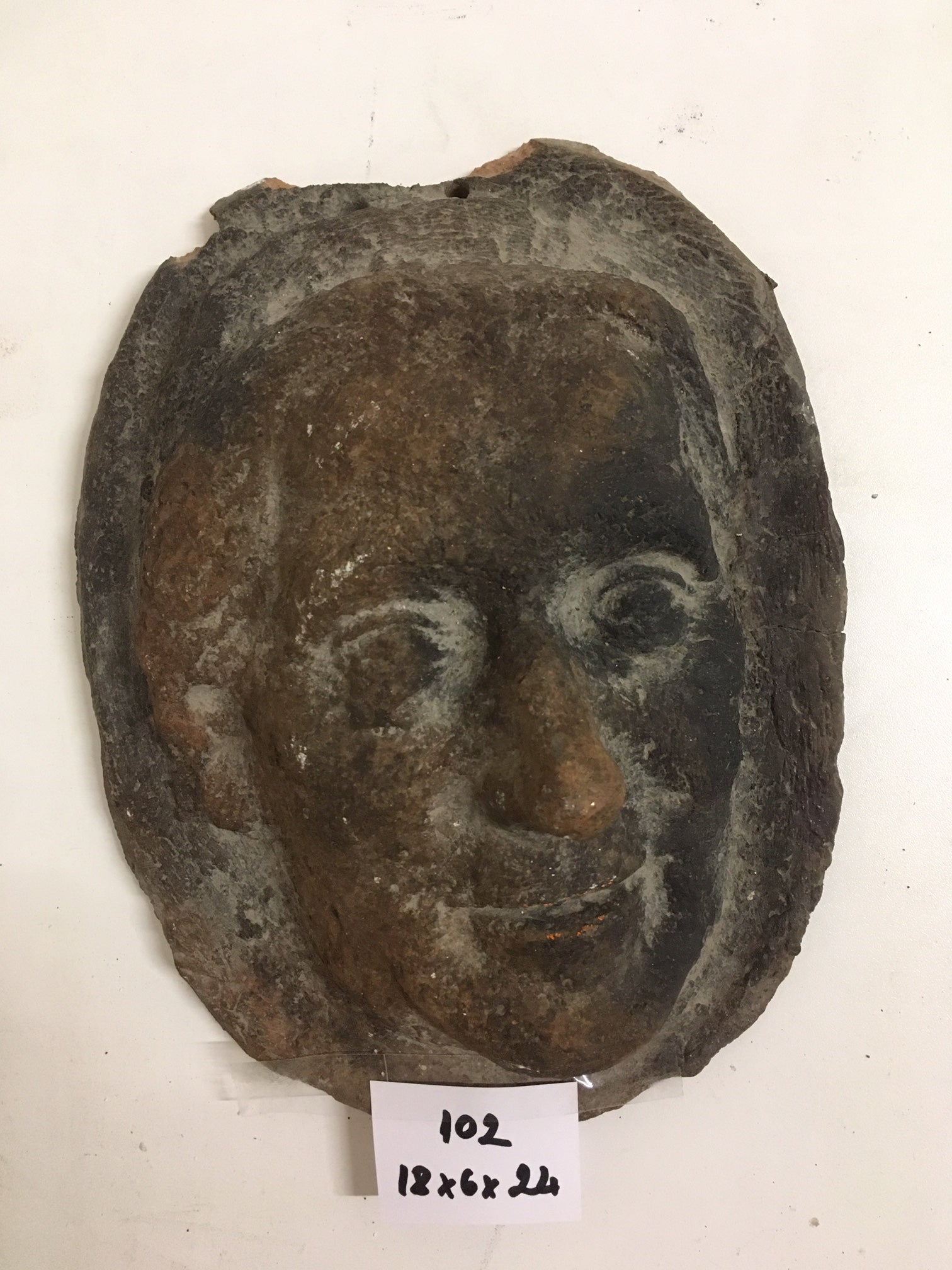 2102. Relief, Fliese