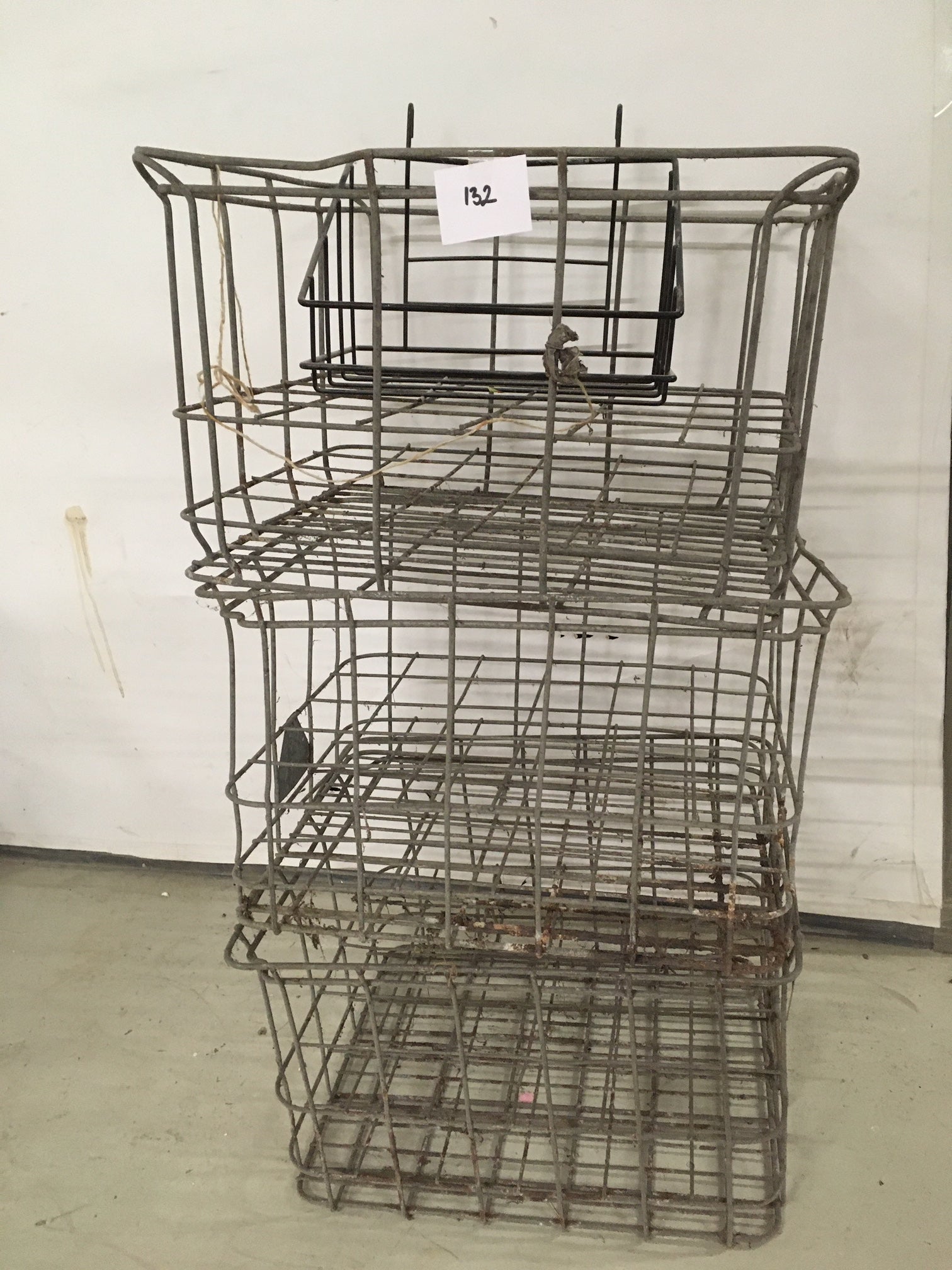 2132. Metallkorb