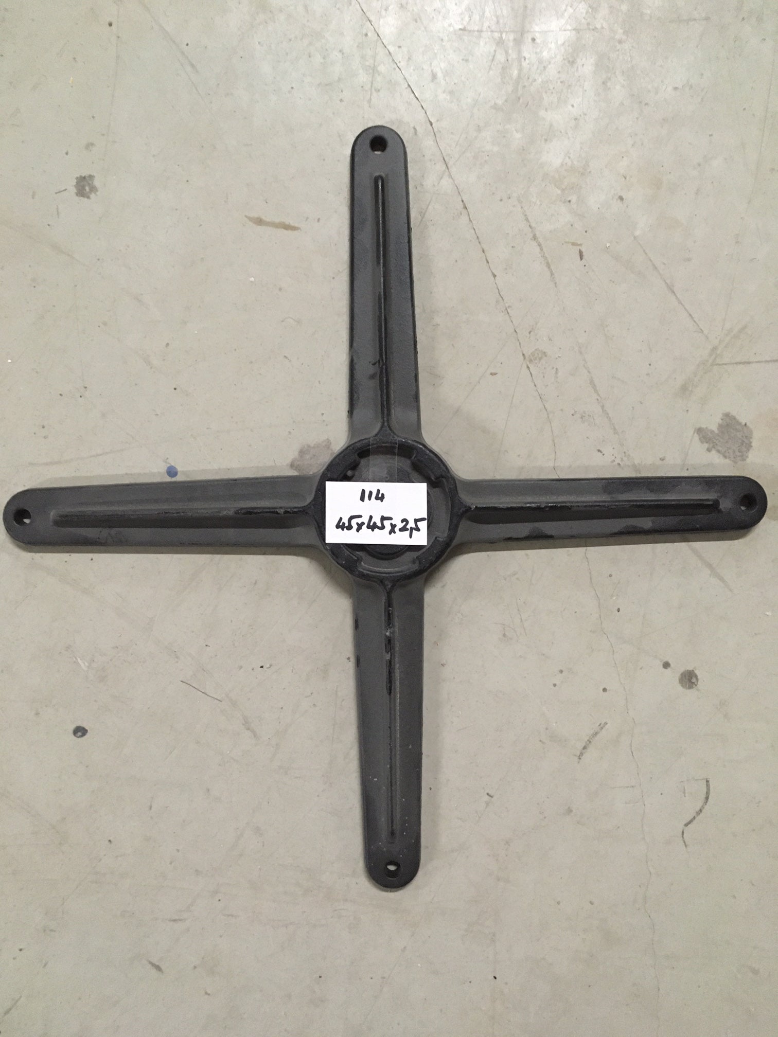 1106. Tischfußkreuz ohne Tischfuß