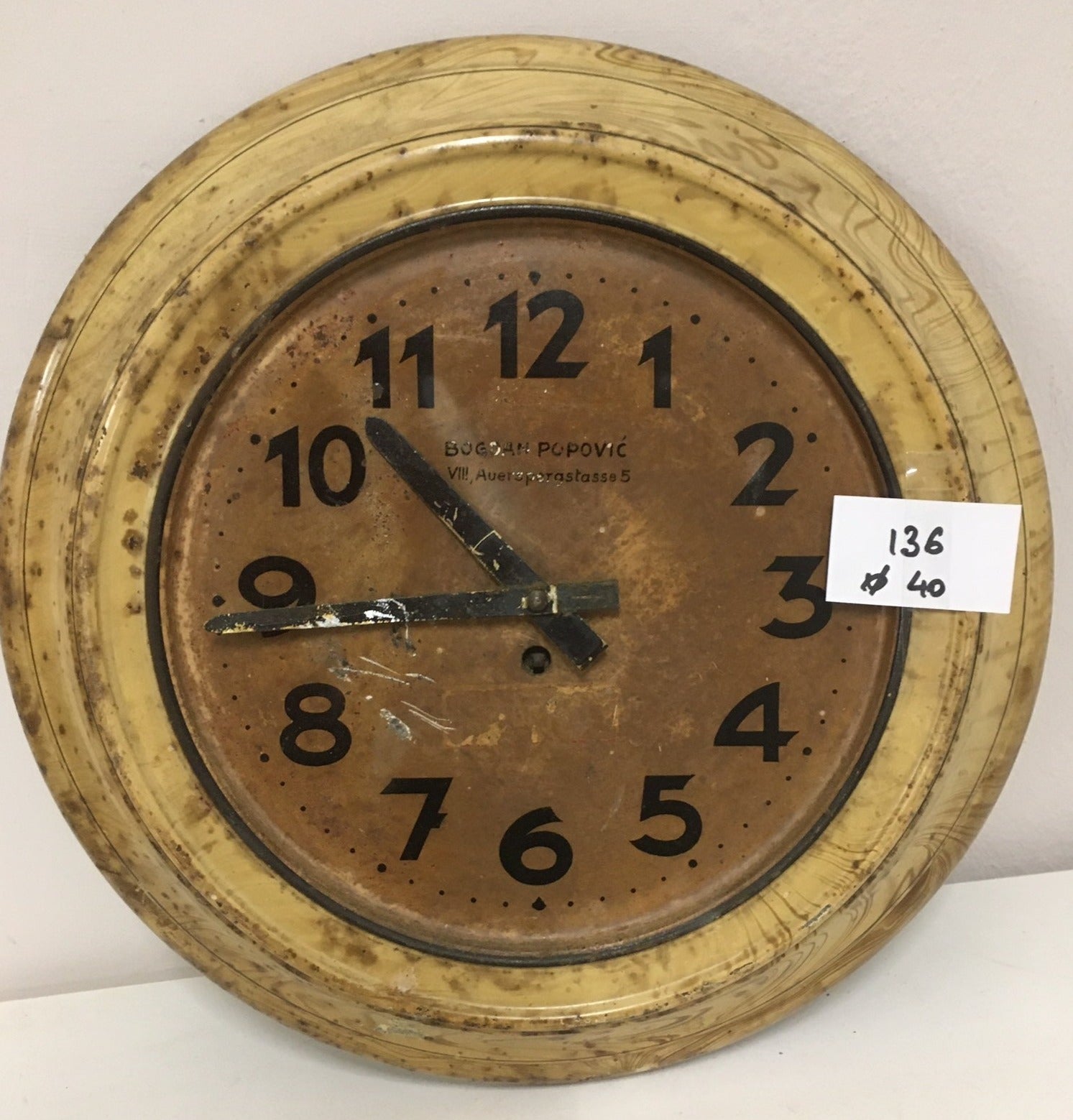 2136. Wanduhr