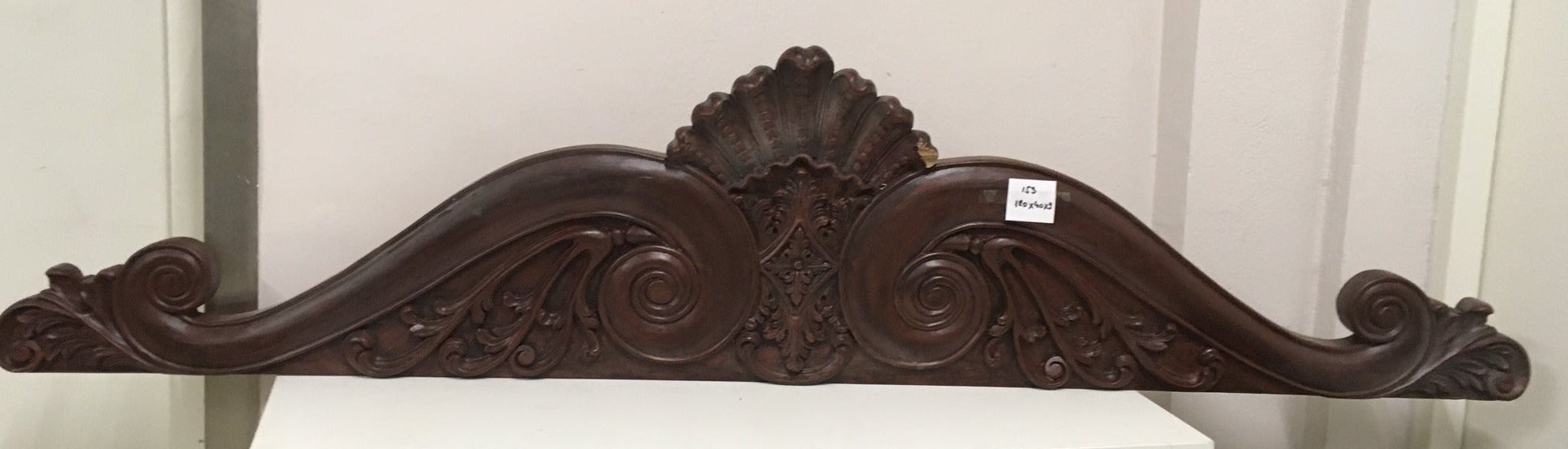 2153. Klassisches Holzpanel, Aufsatz, Gesimse